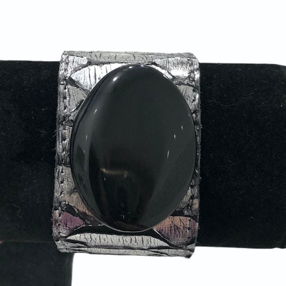 HEATHER HAWKINS SILVER CROCODILE LEATHER BRACELET WITH BLACK STONE - Picture 5 of 16